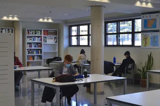 Biblioteca del edificio multiusos de la Universidad Pontificia de Salamanca