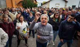 Ganaderos de las comarcas afectadas por la vacunación de "lengua azul" se concentran en la unidad veterinaria de Ciudad Rodrigo. ICAL| VICENTE
