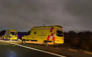 Dos Ambulancias Y La Guardia Civil De Tráfico En El Lugar Del Accidente Ocurrido En La a 62, a La Altura Del Municipio De Doñinos De Salamanca | Salamanca24horas