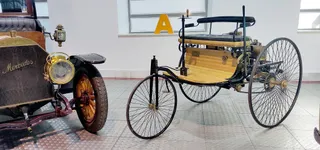 Réplica exacta del triciclo Benz del año 1886 | Museo de Historia de la Automoción de Salamanca (MHAS)