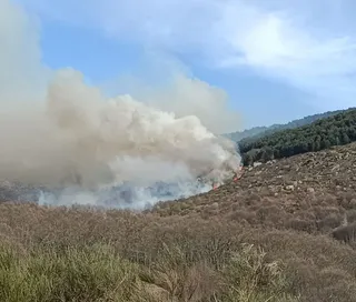 Incendio en Puerto de Béjar, miércoles, 29 de marzo. Foto @Batallont15
