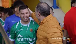 Kike López saluda a Pando | FOTO SALAMANCA24HORAS.COM