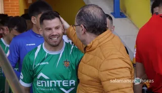 Kike López saluda a Pando | FOTO SALAMANCA24HORAS.COM