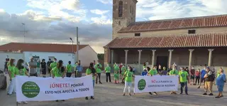 Concentración de los vecinos contra la planta de compostaje que ha motivado la crisis municipal