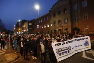 Manifestación vecinos de capuchinos autobús urbano a hospitales.