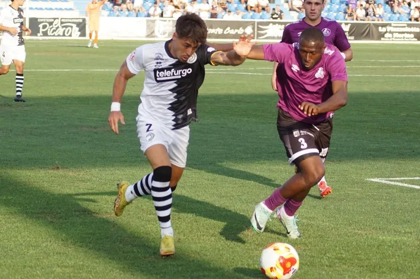 Olmedo, en el derbi ante el Salamanca CF UDS