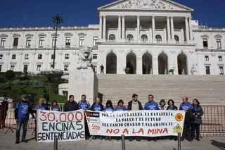 Stop Uranio ante el Parlamento portugués (Copy)