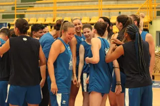 Fin de entrenamiento de Perfumerías Avenida | FOTO CARLOS HERNÁNDEZ