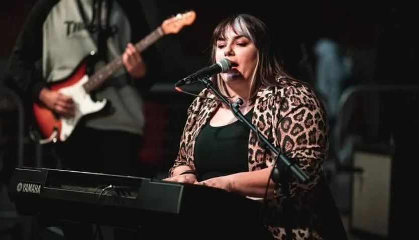 Victoria Mesonero, vocalista y piantes de No cantes Victoria
