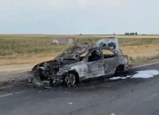 Vehículo calcinados en la SA-810, en el Campo de Peñaranda | Guardia Civil de Salamanca