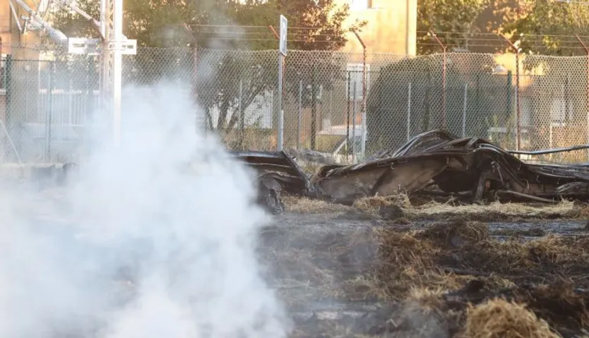 incendio de un camión de paja en el polígono el montalvo (5)