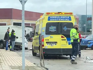 Ambulancia en el Polígono de Los Villares. ARCHIVO 