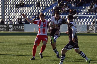 Acosta despeja ante Luque | FOTO SALAMANCA24HORAS.COM