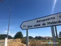 Señal indicativa del acceso al Aeropuerto de Matacán