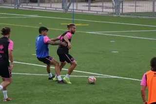 Borja Díaz, en la primera sesión de entrenamiento de Unionistas | FOTO SALAMANCA24HORAS.COM
