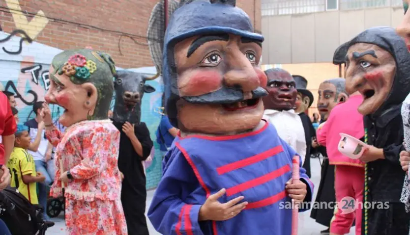 GALERÍA | Primer día de charanga y cabezudos de las Ferias y Fiestas 2023