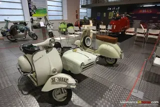 El Museo de la Automoción prorroga hasta marzo la exposición 'Vespa vs. Lambretta'