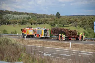 Incendio en un camión en la A62