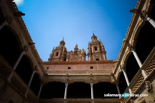 La Casa de las Conchas de Salamanca muestra las “imágenes oníricas” de los 'Guardianes' de Miguel Ángel Bedate