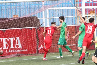 Tomi celebra su gol ante el Atlético Astorga / FOTO SALAMANCA24HORAS.COM