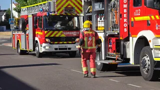 Incendio en una vivienda en los edificios La Yedra en Santa Marta de Tormes con la Policía Local y la Guardia Civil de Salamanca