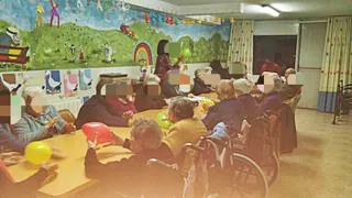 El programa Depende de Ti enseña a los mayores a disfrutar de la risa