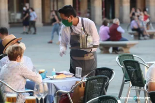 Clientes en una terraza durante la pandemia