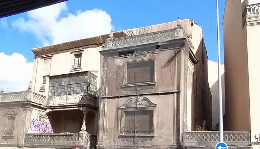 Caserón Neobarroco Avenida de Italia en ruina. Hispania Nostra