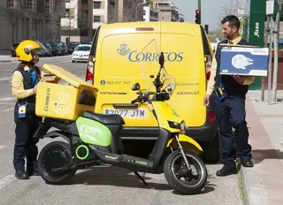Carteros de Correos. Foto de archivo