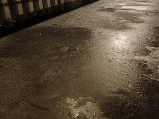 Placas de hielo en el Puente de la Universidad, jueves, 21 de diciembre