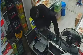 Imagen del vídeo grabado por las cámaras de seguridad de un establecimiento ubicado en la avenida de Portugal