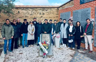 Ofrenda floral de las Juventudes Socialistas de Salamanca el 1 de mayo de 2024 | FOTO PSOE SALAMANCA