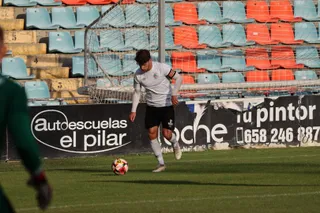 Amaro se dispone a poner un centro al área | FOTO ANDREA MATEOS