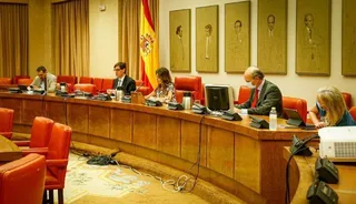 El ministro de Sanidad, Salvador Illa (2i), comparece en el Congreso en Comisión de su departamento, en Madrid (España), a 24 de junio de 2020.