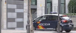 Dos detenidos por robar un DVD del interior de una furgoneta en un garaje