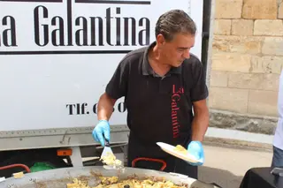 Mercado artesanal y tortilla en Valdelosa
