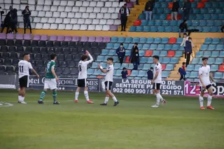 Los jugadores del Salamanca CF UDS, al término del partido ante el Coruxo | FOTO SALAMANCA24HORAS.COM