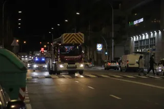 Un incendio en una chimenea de un edificio moviliza a los bomberos hasta el paseo de la Estación