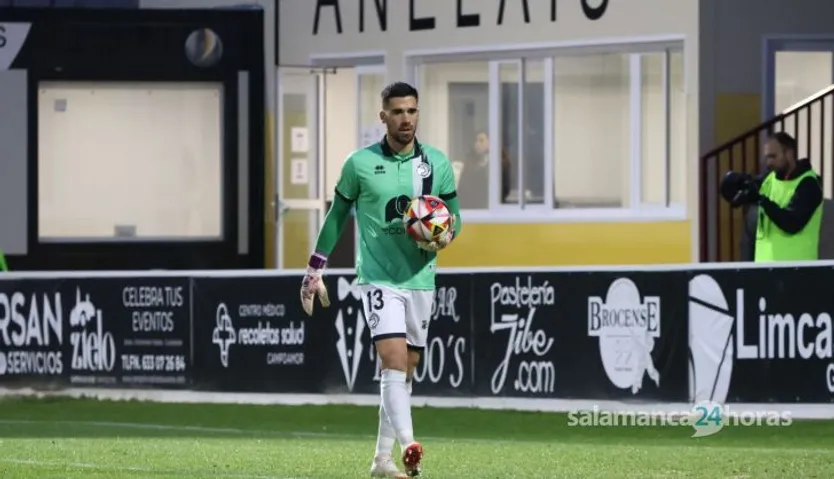 Cacharrón, ante el Teruel | FOTO ANDREA MATEOS