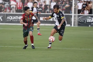Álvaro Gómez, ante la Cultural.