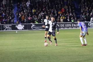 Chuca, ante el Ourense CF | FOTO ANDREA MATEOS