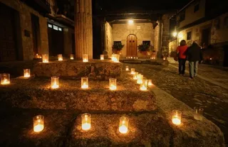 Mogarraz ilumina sus calles para recibir a las mozas de ánimas FOTO JOSÉ VICENTE
