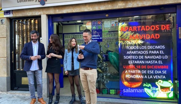 El penúltimo de los quintos premios, el 57.421, se vende en la Administración 'La Ranita'. Foto Anass A.