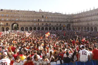 La Plaza Mayor de Salamanca vibra con la final del Mundial: los salmantinos arropan a España frente a Argentina