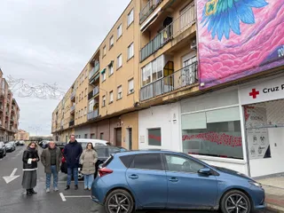David Mingo, con los concejales Juan José Santos, Marta Labrador y Soraya Sánchez, en el barrio del Carmen | Ayto Santa Marta de Tormes