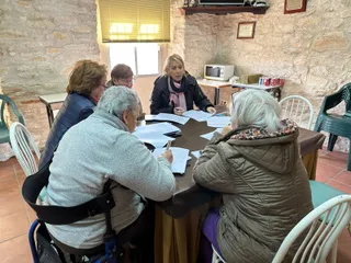 Villagonzalo conecta entrega tablets a los mayores (3)