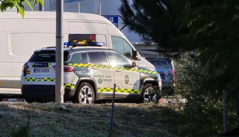 Guardia Civil de Tráfico en Carbajosa de la Sagrada