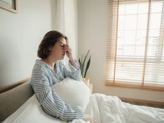 Mujer en la cama, dormir