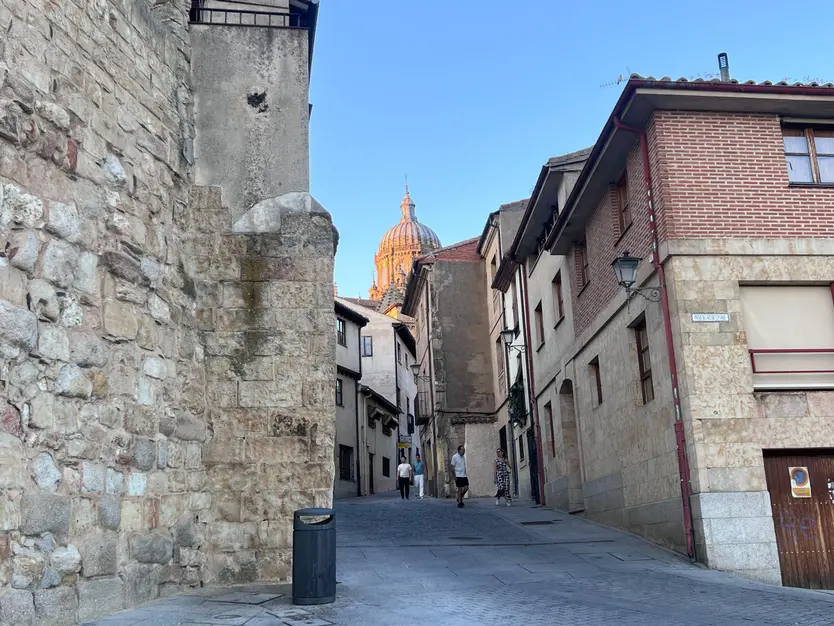 Lugar donde se erigía la antigua puerta del Río 