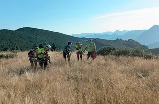 112 Castilla y León - Rescatan con helicóptero a una familia desorientada en la Sierra de Murias en Puebla de Lillo (León)